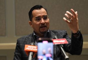 UMNO mengambil serius peletakan jawatan Tengku Zafrul sebagai Ahli MKT, selepas beliau menyatakan niat untuk menyertai PKR, menurut kenyataan Asyraf Wajdi.