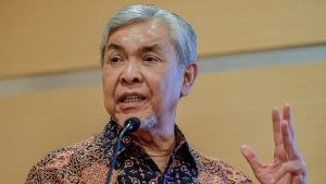 Timbalan Perdana Menteri, Ahmad Zahid Hamidi menegaskan sokongannya terhadap Tengku Zafrul, tetapi berpendapat UMNO harus diberikan satu lagi jawatan menteri penuh bagi mengisi kekosongan yang ditinggalkan.