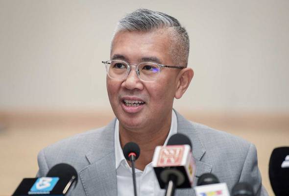 Tengku Zafrul tegaskan keputusan keluar UMNO bukan kerana mahu sertai PRK