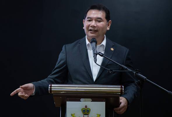 Artikel ini membincangkan tentang calon-calon yang dipertimbangkan untuk menggantikan Rafizi Ramli di Kementerian Kanan, dengan analisis tentang kelayakan sama ada ahli politik atau teknokrat yang lebih sesuai.