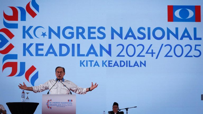 Anwar Ibrahim klarifikasi isu nepotisme dalam kepimpinan parti.