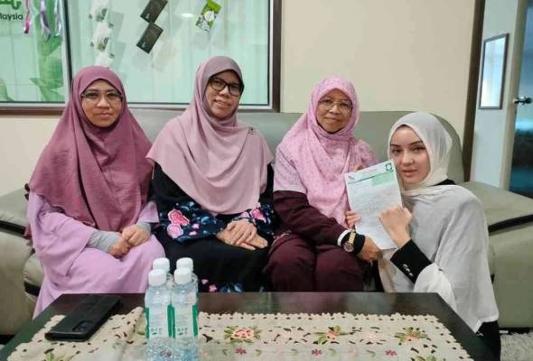 Bekas calon Bebas PRU15, Cleopatra, telah mengumumkan keputusannya untuk menyertai Pas, dengan alasan bahawa langkah ini dilakukan demi masa depan anak-anaknya, menurut Dewan Muslimat Pas Malaysia.