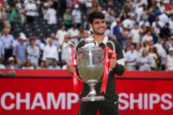 Carlos Alcaraz pertahankan gelaran di Kejohanan Tenis Queen's 2023.