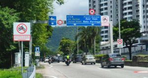 Motorcyclists not allowed to enter Udini Underpass on Jalan Masjid Negeri in Penang &ndash; new signage installed