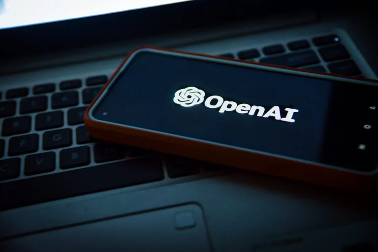OpenAI kembangkan perisian produktiviti untuk saingi Microsoft Office dan Google Workspace.