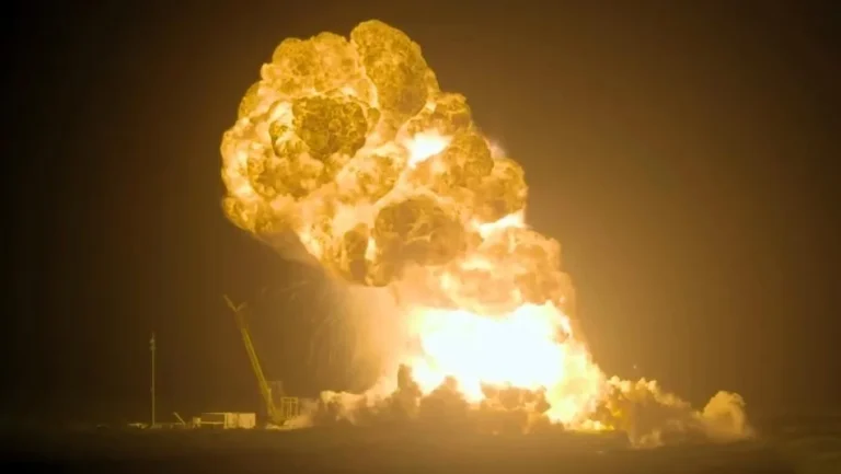 Starship Ship 36 meletup dalam ujian enjin statik di Texas.