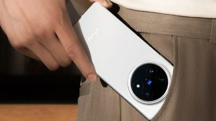 Vivo X Fold5 hadir dengan fitur multitugas dan sokongan Apple Watch.