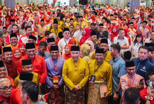 Ahmad Zahid: UMNO tetap bersama rakan komponen BN dalam politik.