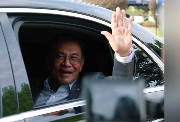 PM Anwar Ibrahim tunjuk 'thumbs up' selepas pertemuan PH.